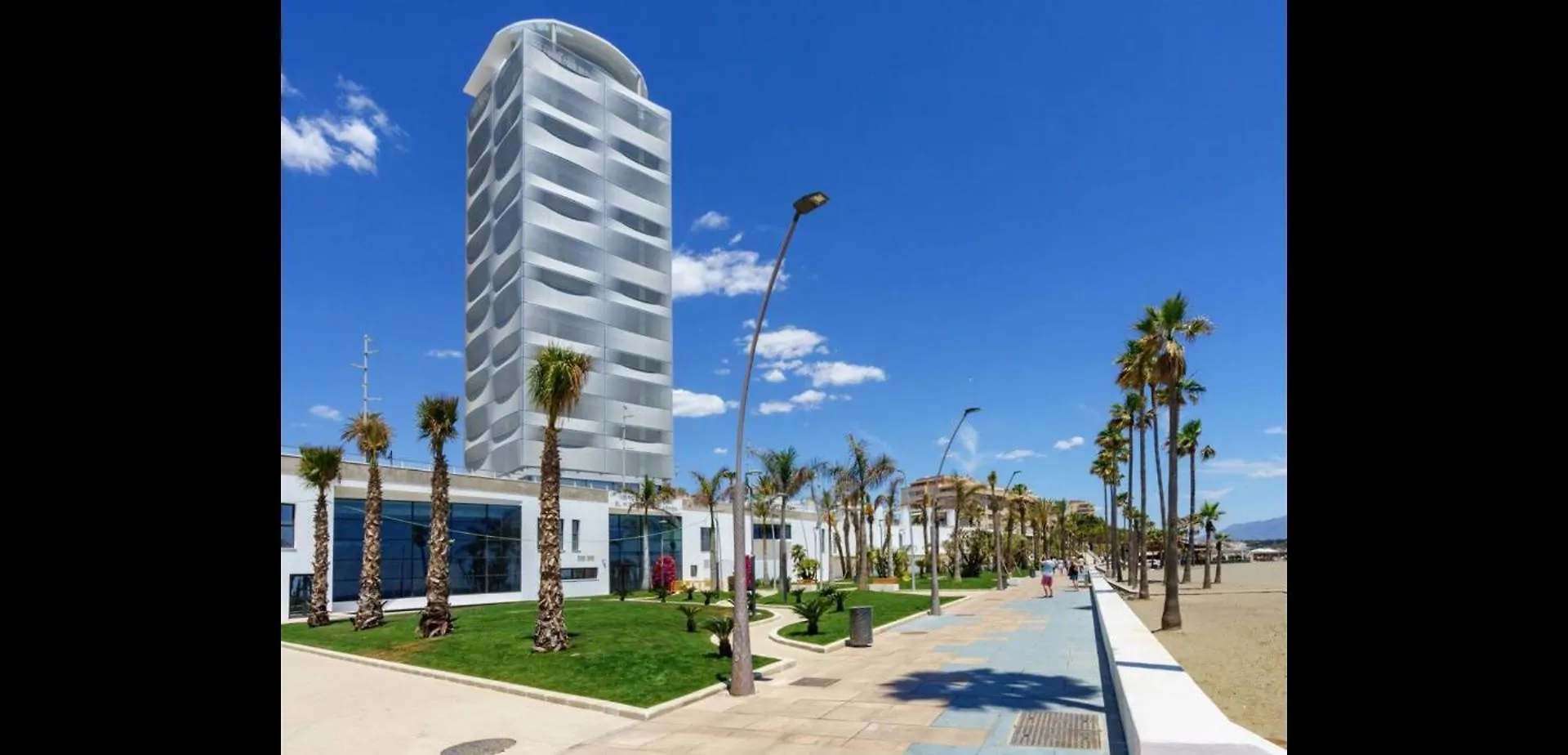 No10 - Beachfront Estepona Close To Port, 2 Bedroom, 2 Bathroom, Sleeps 5 0*,  España