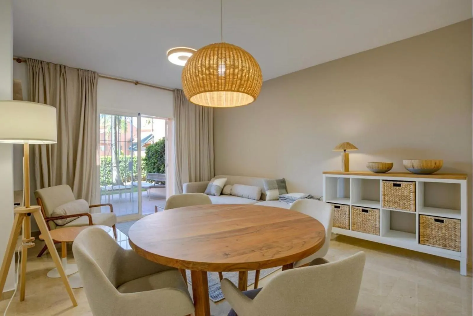 No10 - Beachfront Estepona Close To Port, 2 Bedroom, 2 Bathroom, Sleeps 5