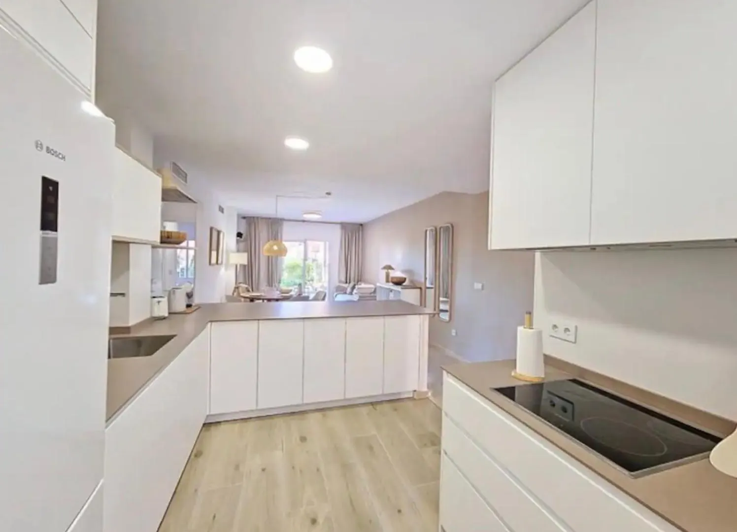 No10 - Beachfront Estepona Close To Port, 2 Bedroom, 2 Bathroom, Sleeps 5 Spain