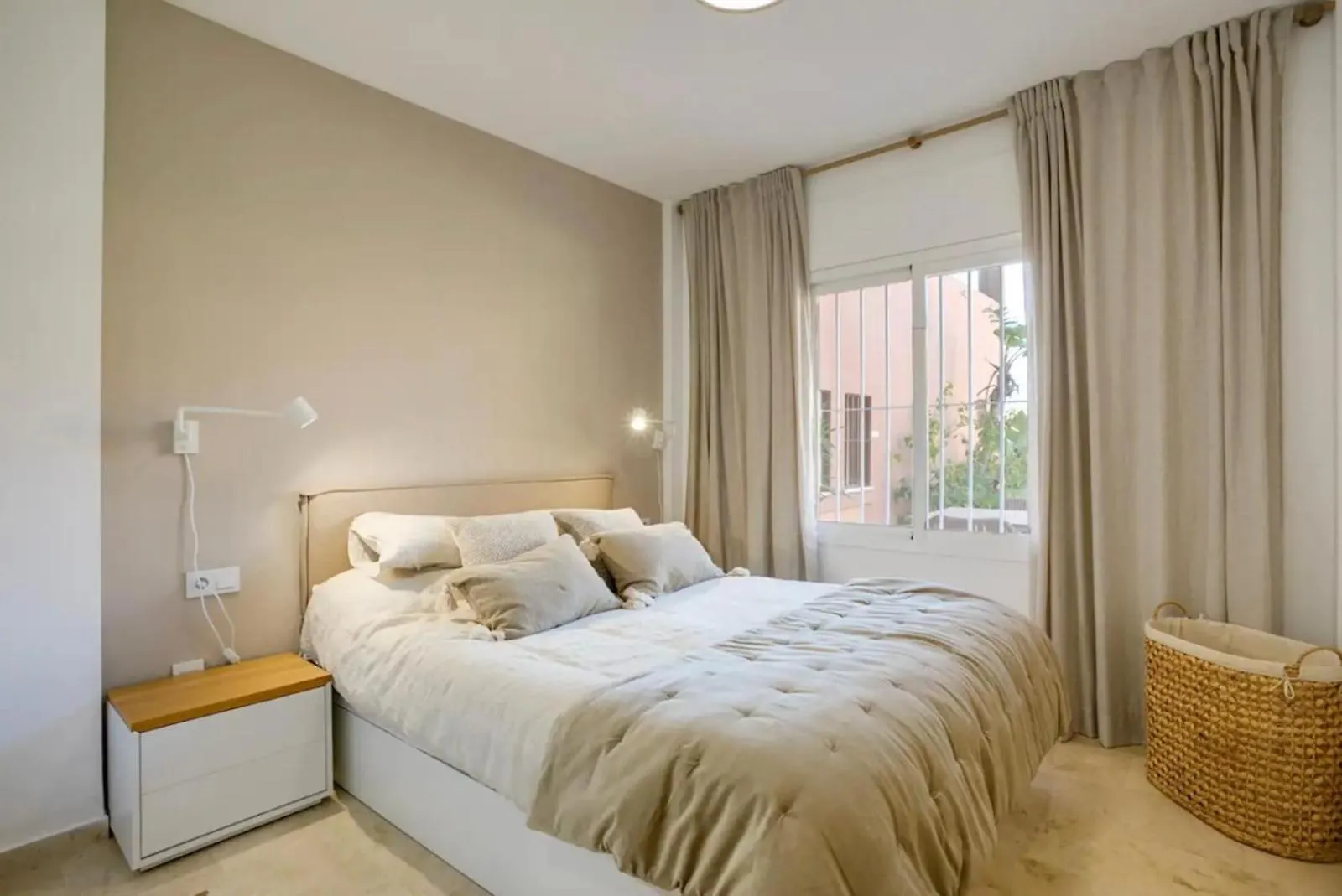 Apartment No10 - Beachfront Estepona Close To Port, 2 Bedroom, 2 Bathroom, Sleeps 5