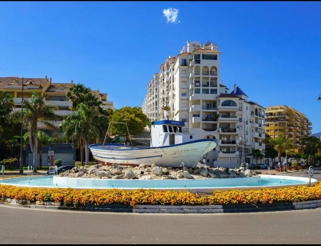No10 - Beachfront Estepona Close To Port, 2 Bedroom, 2 Bathroom, Sleeps 5 Apartment