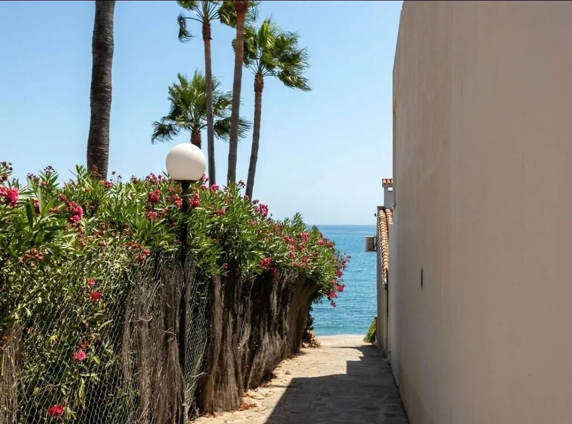 No10 - Beachfront Estepona Close To Port, 2 Bedroom, 2 Bathroom, Sleeps 5